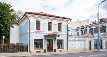 Старейшая "официна" - аптека в доме купца Гусева